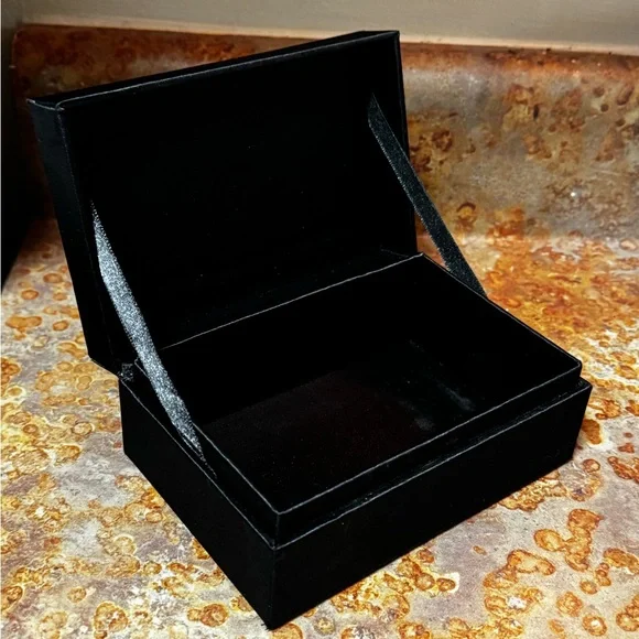 Zumanity Cirque du Soileil Keepsake/Trinket Box - Picture 4 of 7